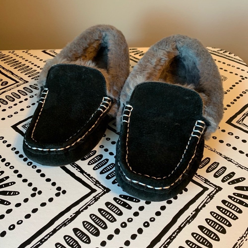 Lamo Black Sherpa Lined Slippers